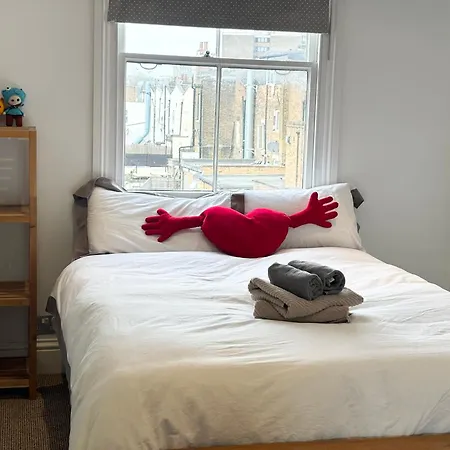 Victorian Modern Two Bedrooms Flat In West Kensington With London Skyline View-2