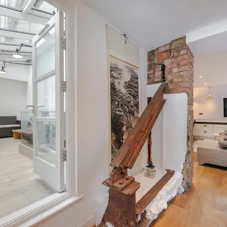 Stunning Duplex Apartment In Central London-3