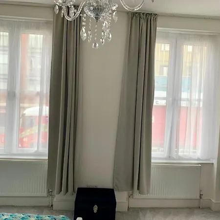 Supreme Apartment - Near Tube Stations, Free Parking & Air Conditioning-3