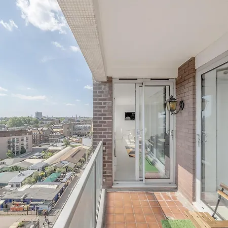 Stunning Flat In Chelsea, Kings Road With Balcony-3