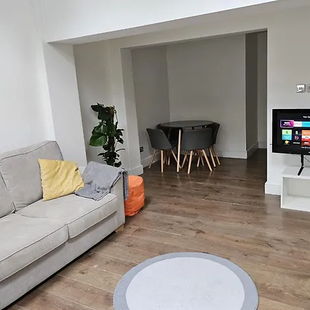 Beautiful Garden Flat Near Central London-3