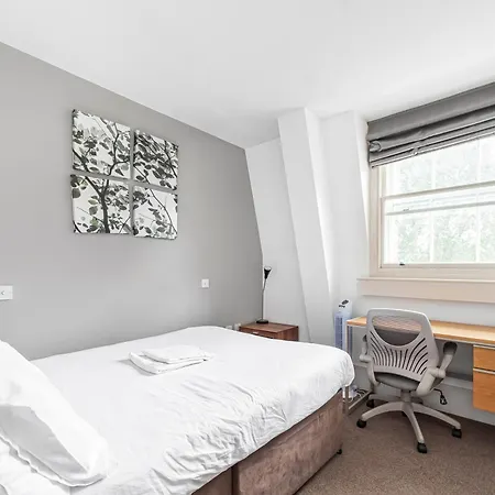Deluxe Holborn Two Bedroom Apartment-2