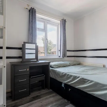 Cosy Home By Excel Centre & City Airport-3