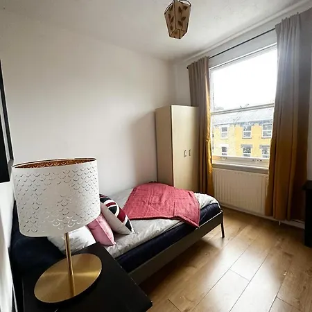 Stay In Hackney Apartment-3