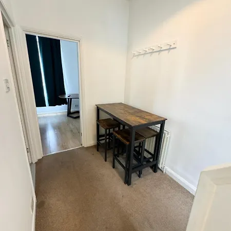 Stay In Hackney Apartment-2