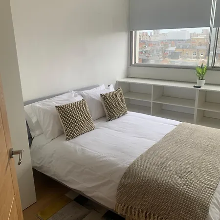 London Apartment-3