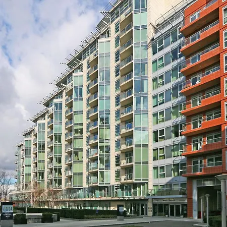 Riverside 1 Bed Apartment-3