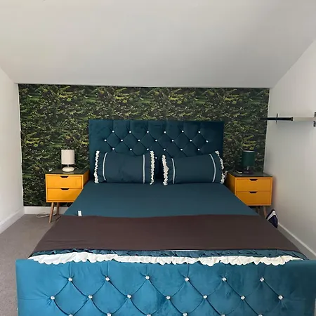 Uttsav Green - Affordable London Zone 3 - Accessible Public Transport-3
