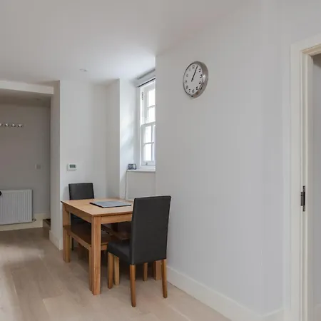 Spacious And Modern Apartment In Pimlico-2