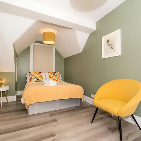 Olympia-Museums-KensingtonLondon Apartment-2