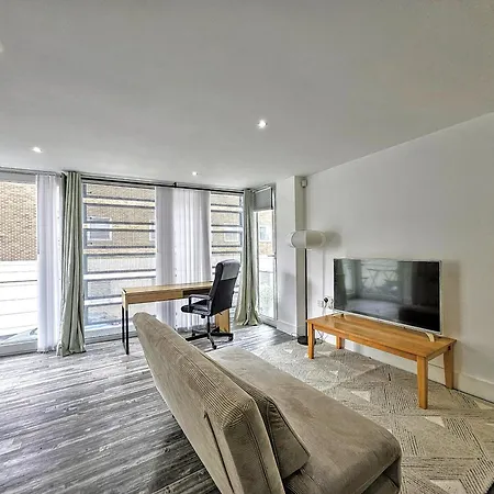 City Waterside, Old Street, Angel, Entire Private Apartment-3