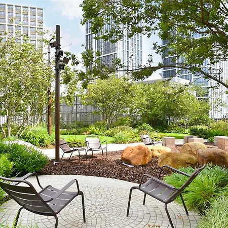 Battersea Power Station - Winter Garden Balcony & 1Gb Wifi - Luxurylondonstays-2