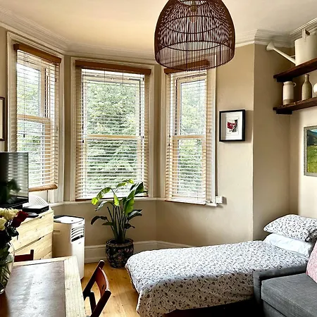 Artistic London Pied-à-Terre-2