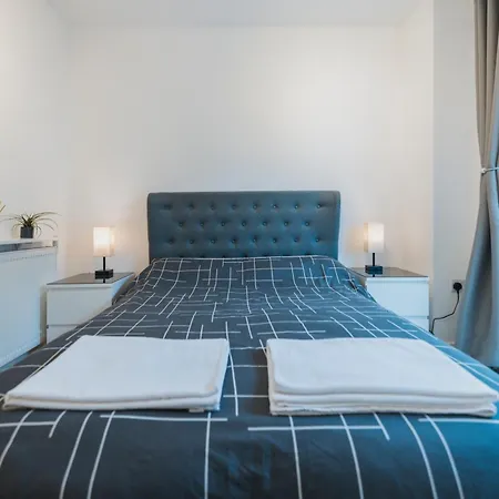 Brixton Village Flat- Private En-Suite Double Bedroom-2