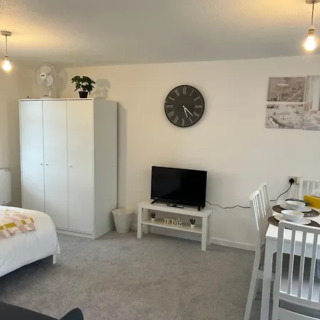 Lovely Entire Flat With Private Balcony In Euston-Central London-3