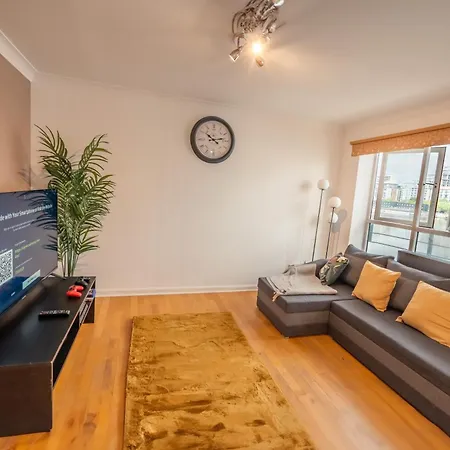 Excel London Riverview Luxury Apartment -Sleep 6- Free Parking- Playstation 4-3