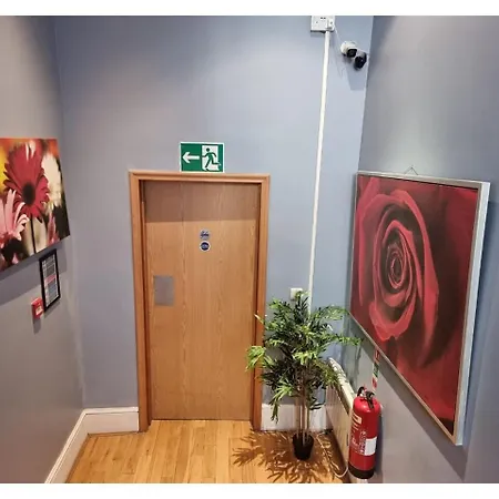 Stunning Studio For 2 Near Hyde-F303-2