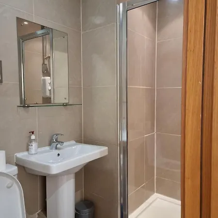 F302-3Rd Floor Studio For 2 Near Hyde Park-3