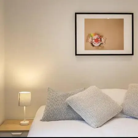 London Guest Room-2