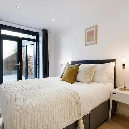 Cozy 1 Bedroom Apartment In Notting Hill-2