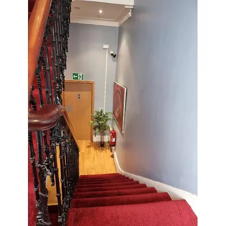 F408 Studio For 2 Near Hyde Park-3