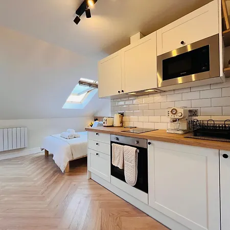 The Nook Londons Swanky Studio With Free Parking-3