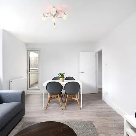 Charming Apartment In The Pleydell Estate-3