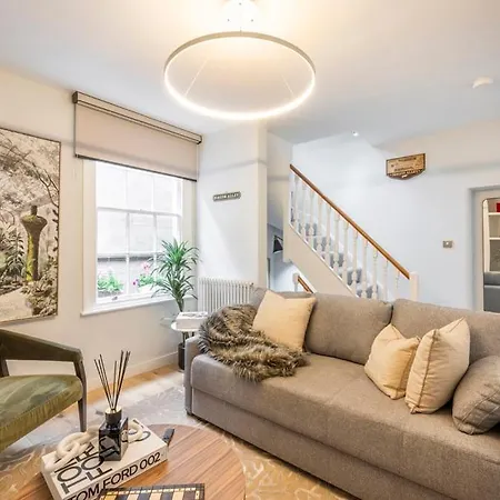 2-Bedroom Harry Potter-Inspired House - Sleeps 6-3