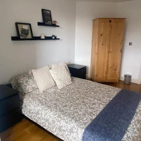 2 Bedroom Flat In Riverside West-2