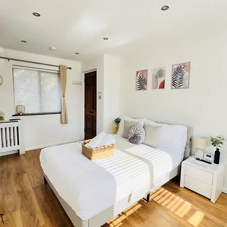 Studio Apartment-2