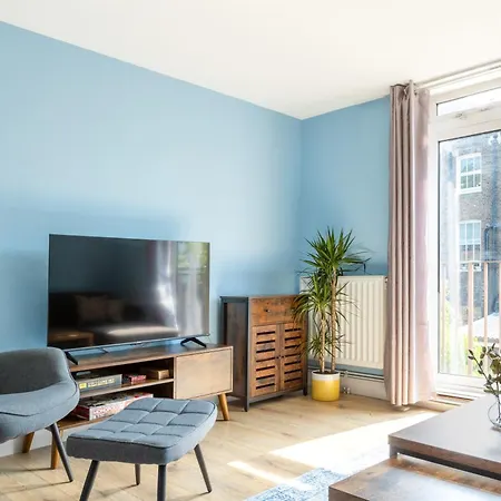 Magnificent 3Br Apt With Balcony-2