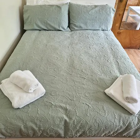 Bright Studio Apartment In A Perfect Location-3