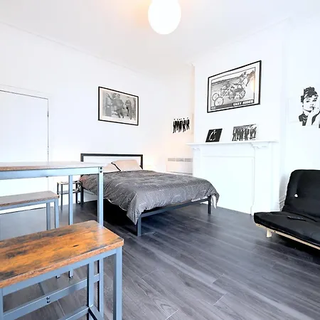 Studio 3-3