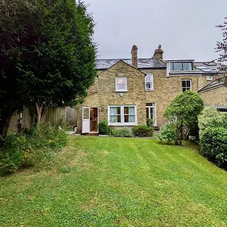 Impressive 5Br Family Home In Leafy-2