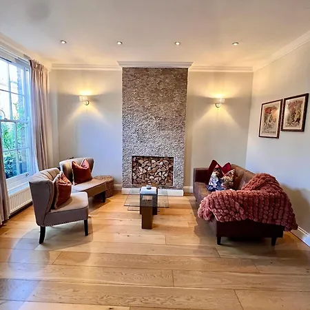 Beautiful One Bedroom Apartment Near Business Design Centre Islington-3