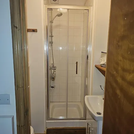 Bright Studio Apartment In A Perfect Location-2