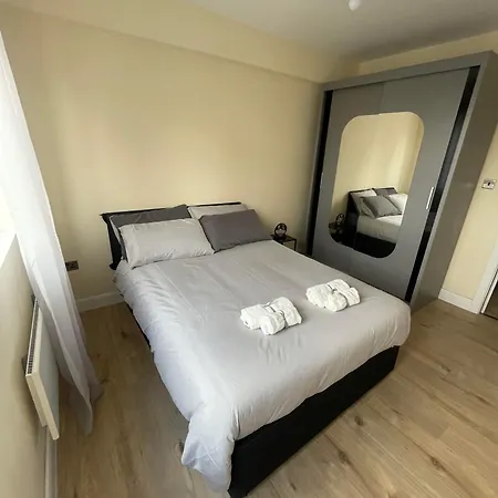 Wembley Stunning Modern Apartments-3