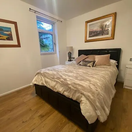 London City Retreat Escape In Oval - Elephant & Castle-2