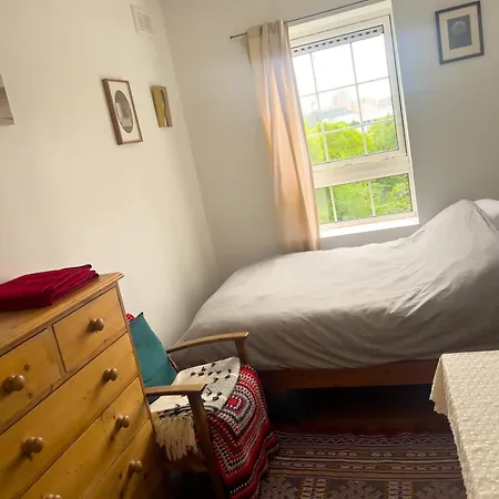 Charming And Cosy Canary Wharf Room With Stunning Views-3