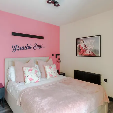Soho 2-Bed Apartment - Old Compton St - Sleeps 6-3