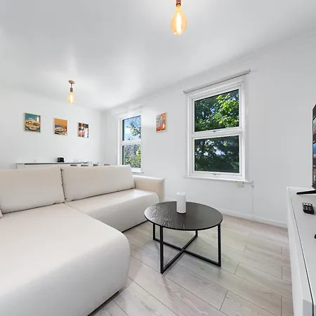 Stylish Flat Near Tower Bridge & London Bridge-3
