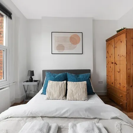 Two Bedroom Apartment Muswell Hill - Second Floor-2