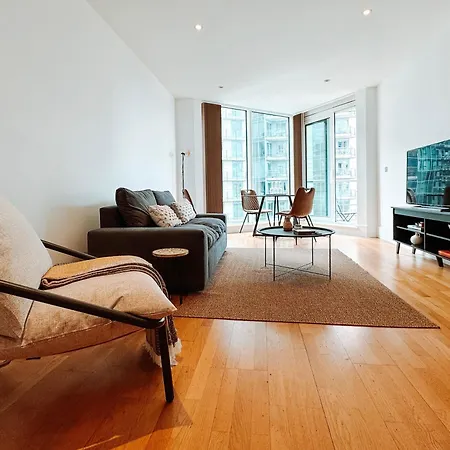 Two Bedroom Luxury Waterfront Apartment In London-3