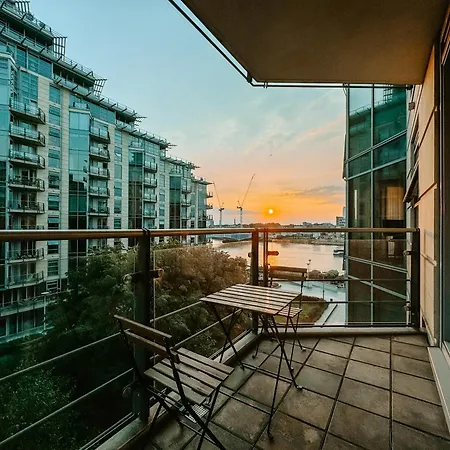 Two Bedroom Luxury Waterfront Apartment In London-2