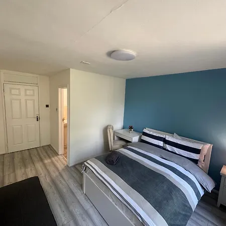 Tottenham Velvet Suites-3