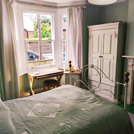 Cosy London Double Room Near Wimbledon-2