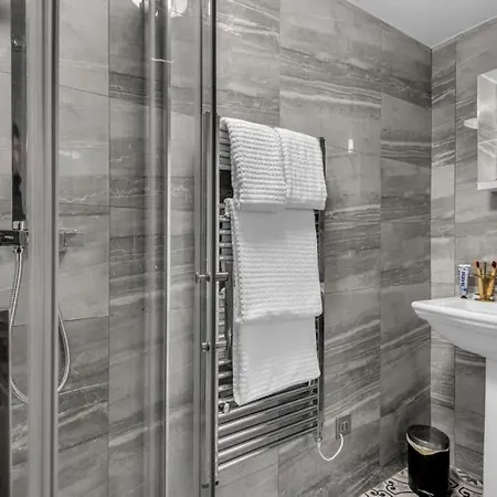 Beautiful Camden Town Apartment-3