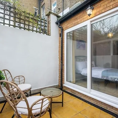 Beautiful Camden Town Apartment-2