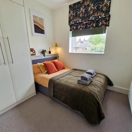 1-Bed Apartment, Close To Kensington Olympia With Free Wi-Fi & Netflix-2