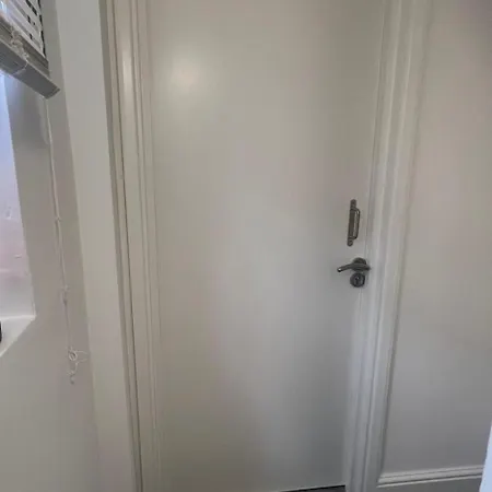 Cosy Self Contained Studio Flat-2
